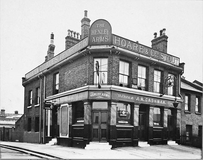 Henley Arms, viewed from Albert Road, c.1940, taken by Vincent O'Loughlin.