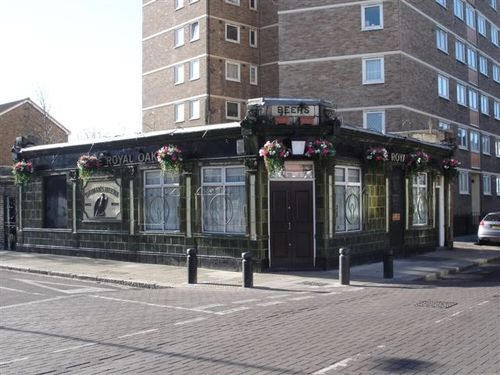 Royal Oak, view from Woodman Street, 2007, taken by Stephen Harris [https://pubshistory.com/EssexPubs/NorthWoolwich/RoyalOak.shtml].