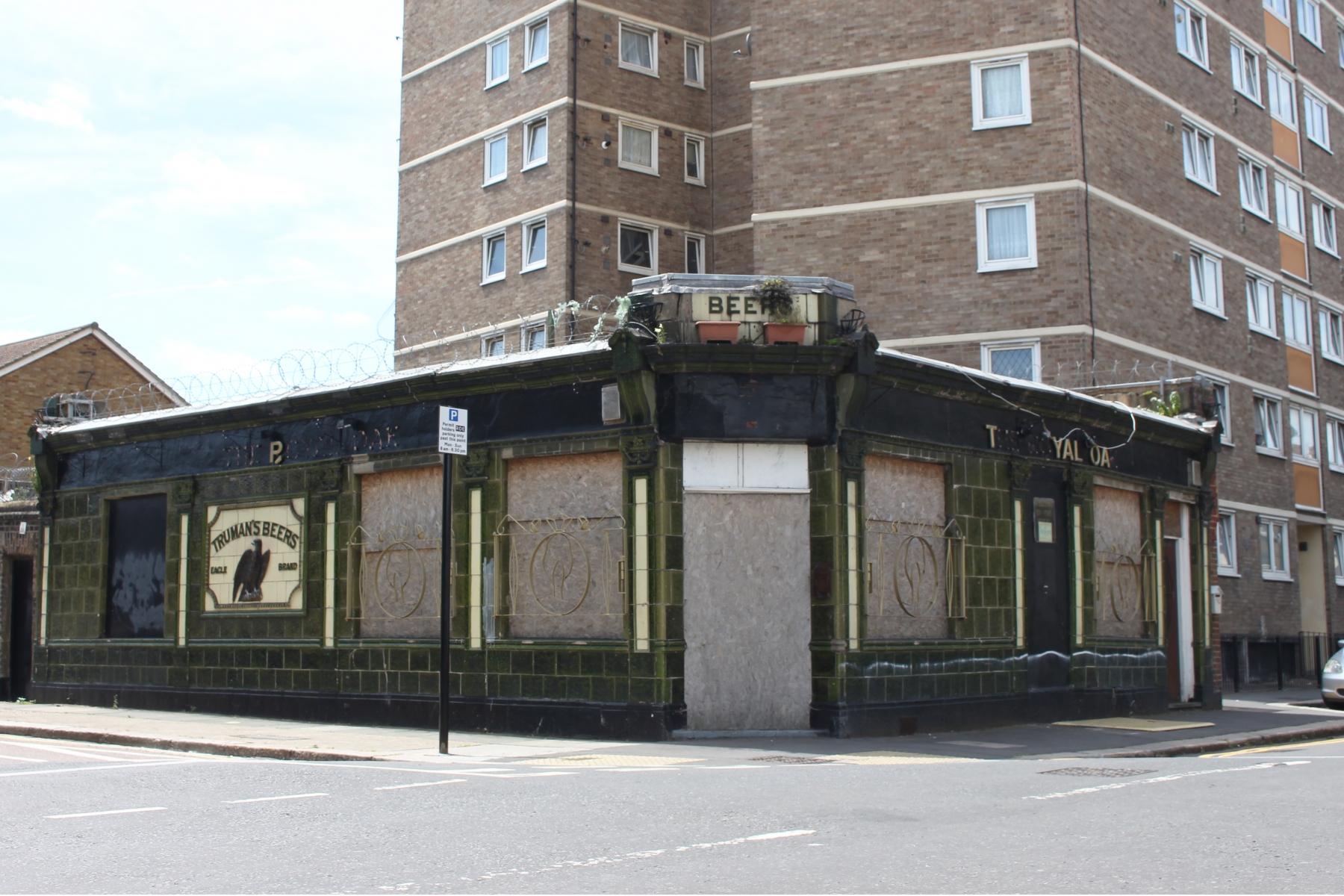 Royal Oak, viewed from Woodman Street, 2018, taken by Elena Juzulenaite.